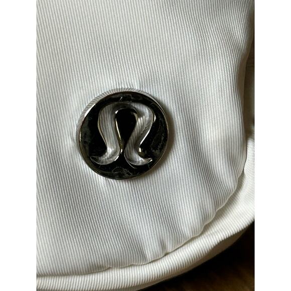 Lululemon Everywhere Belt Bag 1L in White - Picture 3 of 11